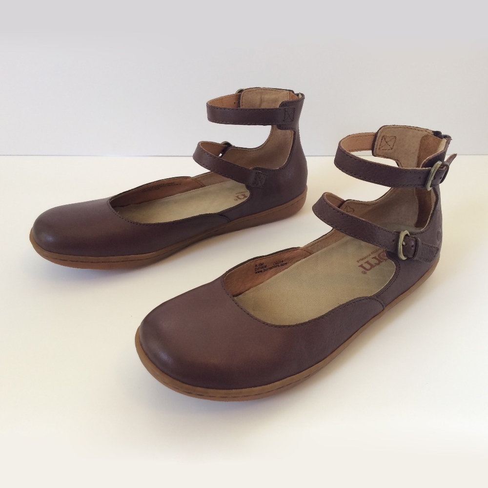 NWOT BORN Bennett Flats 8.5 M / 9 Brown Gladiators